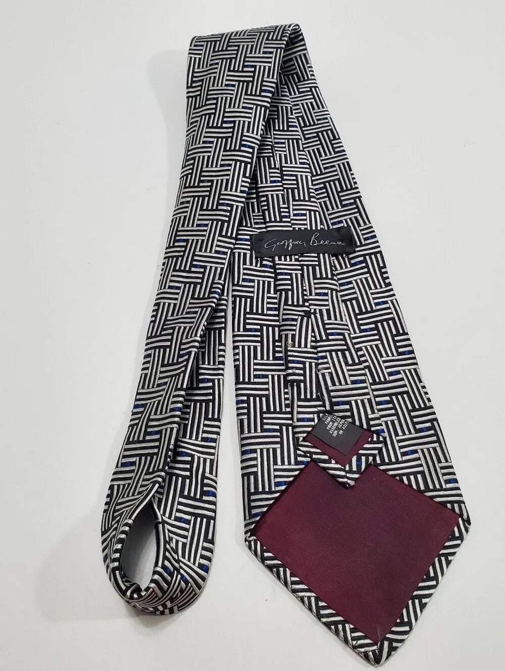 Geoffrey Beene Men's Silk Neck Tie Silver Basketweave Pattern 57x4